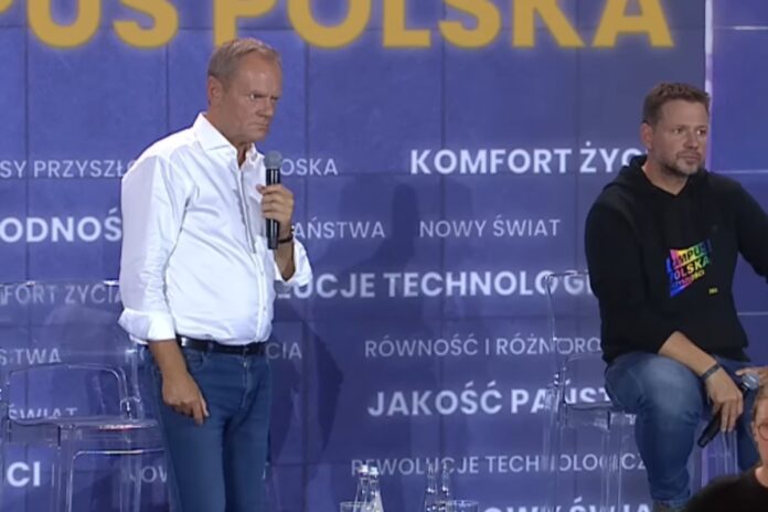 Donald Tusk i Rafał Trzaskowski Źródło: YouTube
