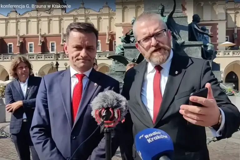 Wojciech Siński i Grzegorz Braun podczas zakłóconej konferencji prasowej w Krakowie. Foto: print screen yt/Janusz Jaskółka