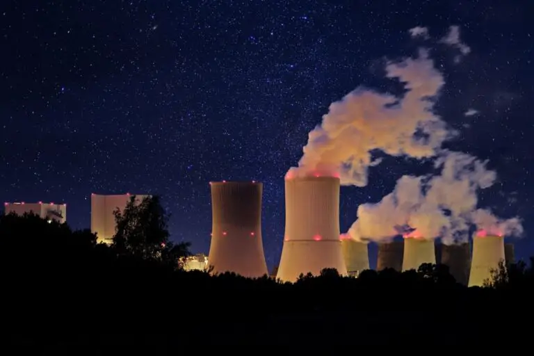 Elektrownia jądrowa.