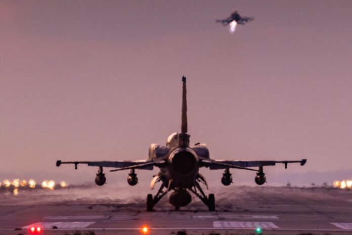 Startujące izraelskie samoloty bojowe. Zdjęcie ilustracyjne. Źródło: X/ Israeli Air Force