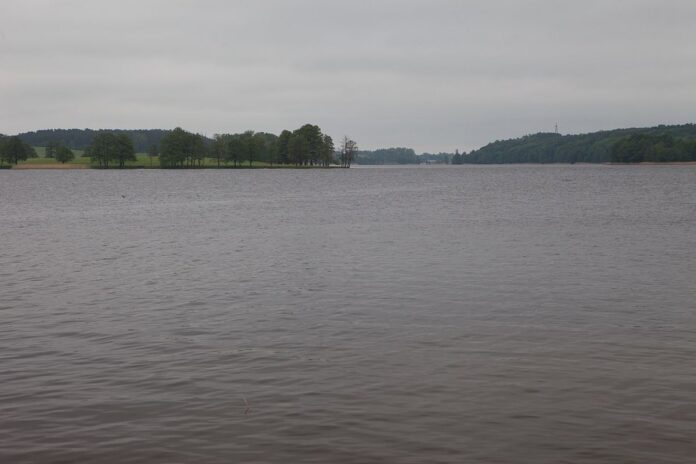 Jezioro Tałty. Mazury. Polska. Woda.