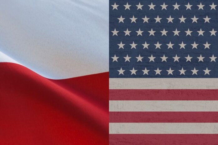 Flagi Polski i USA.