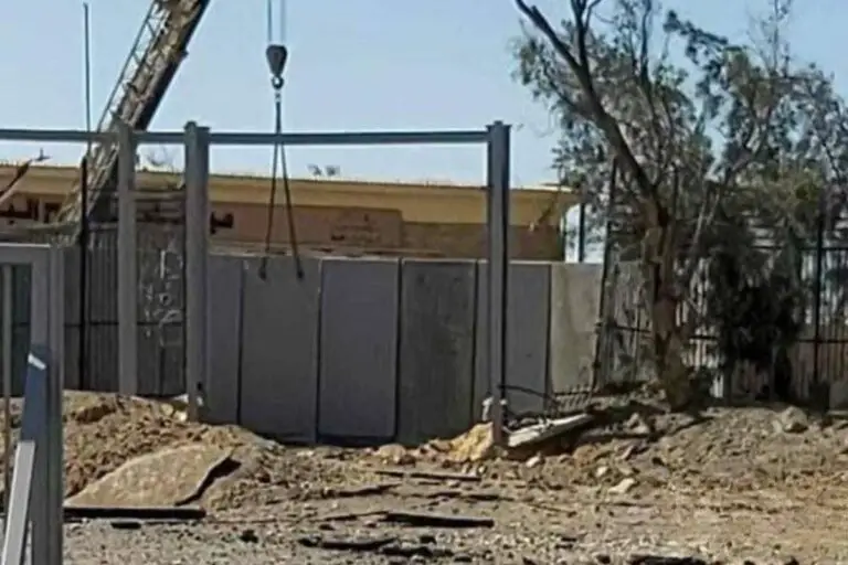 Betonowe zapory na przejściu granicznym w Rafah. Foto: X