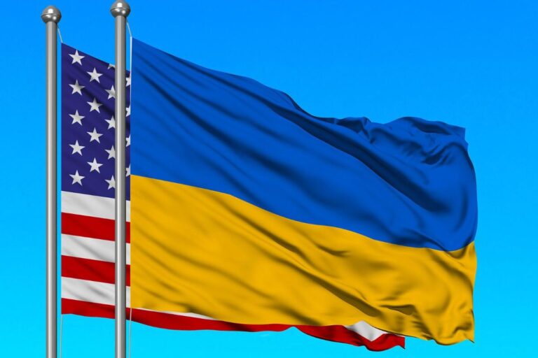 Flagi USA i Ukrainy.