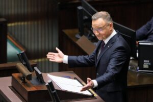 Warszawa, 13.11.2023. Prezydent RP Andrzej Duda przemawia podczas pierwszego posiedzenie Sejmu X kadencji na sali obrad Sejmu w Warszawie