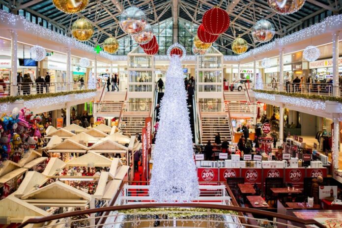 Centrum handlowe. Sklepy. Święta Bożego Narodzenia.