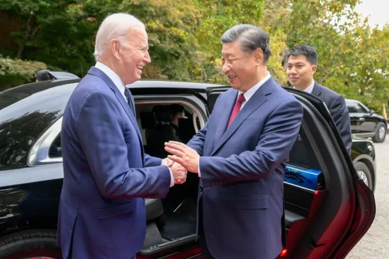 Joe Biden oraz Xi Jinping.