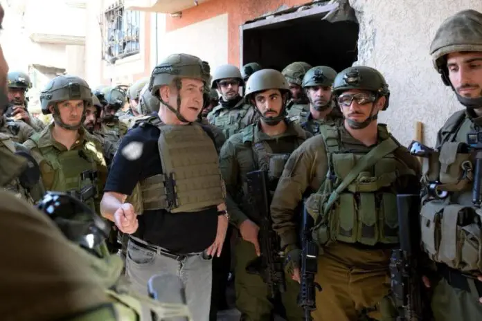 Premier Izraela Benjamin Netanjahu z żołnierzami IDF w Strefie Gazy. Foto: x/Premier Izraela