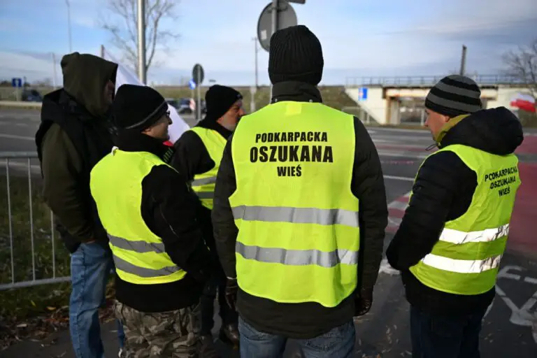 Rolnicy z organizacji "Oszukana wieś".