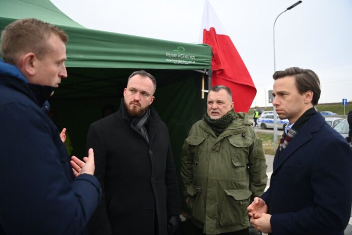 Witold Tumanowicz, Andrzej Zapałowski i Krzysztof Bosak w Medyce.