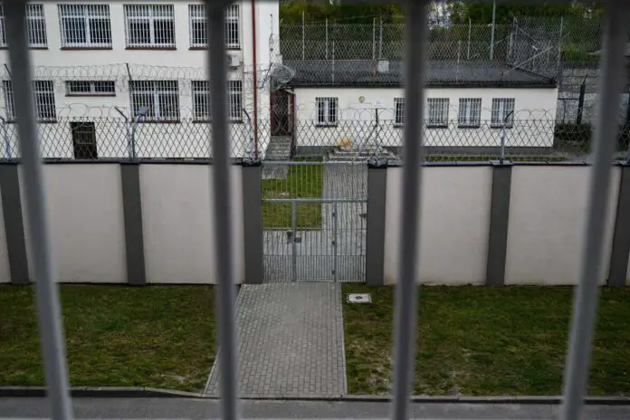 Widok z okna więziennej celi.