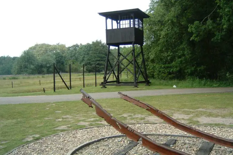 Pomnik w byłym nazistowskim obozie przejściowym Westerbork w Holandii