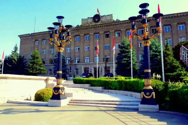 Pałac Prezydencki w Stepanakercie (Republika Górskiego Karabachu).