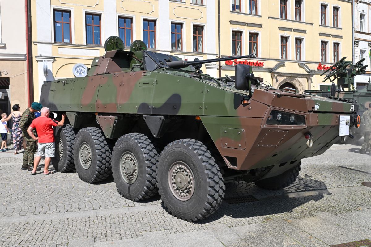 Tragedia w jednostce wojskowej. Wypadek z udziałem Rosomaka. Jeden żołnierz nie żyje