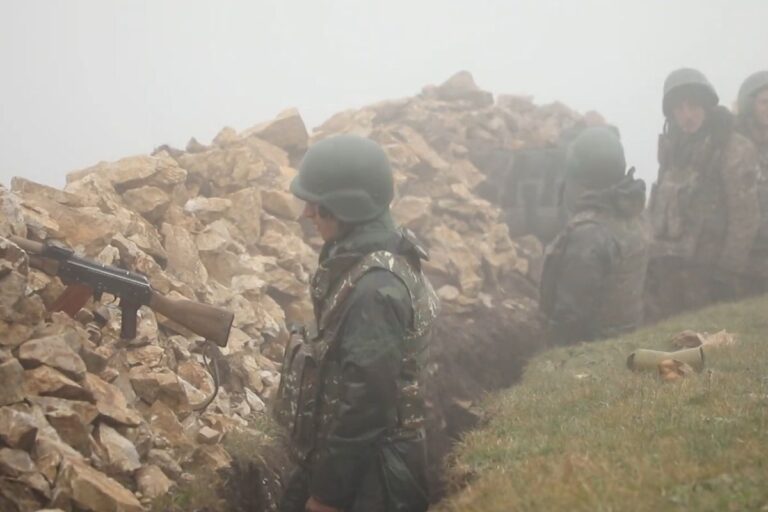 Armeńscy żołnierze na granicy z Azerbejdżanem.