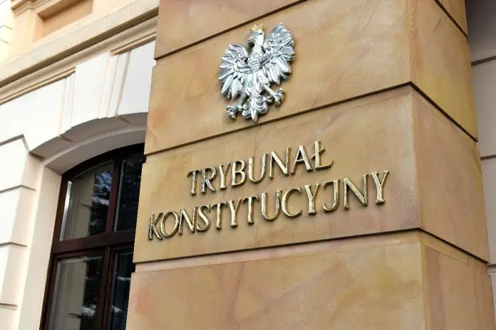 Wejście do siedziby Trybunału Konstytucyjnego w Warszawie
