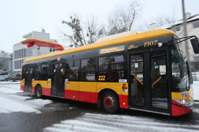 Autobus elektryczny w Warszawie.