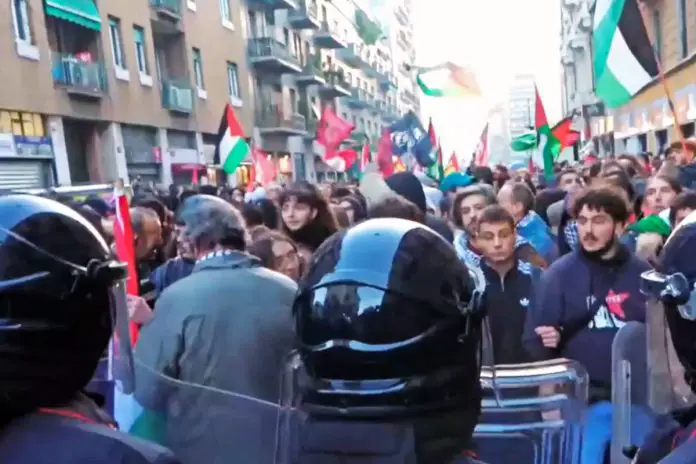 Jedna z propalestyńskich manifestacji we Włoszech. Zdjęcie: Twitter (screen)