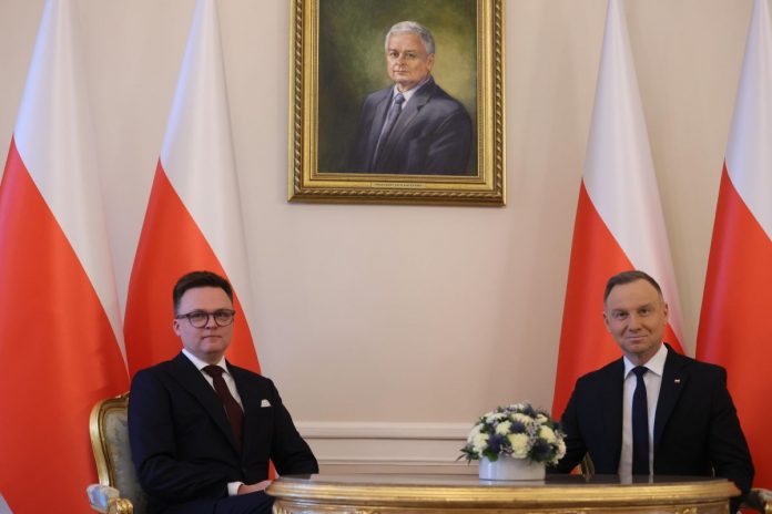 Marszałek Sejmu Szymon Hołownia oraz prezydent Andrzej Duda.