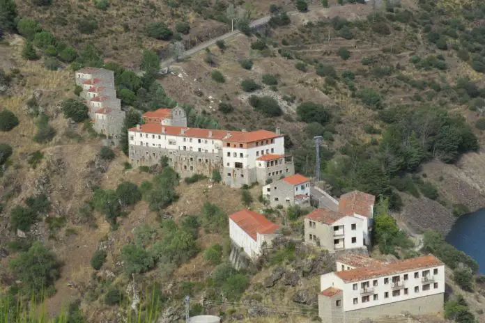 Wieś Salto de Castro.