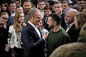 Wołodymyr Zełenski i Donald Tusk po spotkaniu z ukraińskimi studentami w Kijowie, 22 stycznia 2024 r. Zdjęcie: PAP/EPA