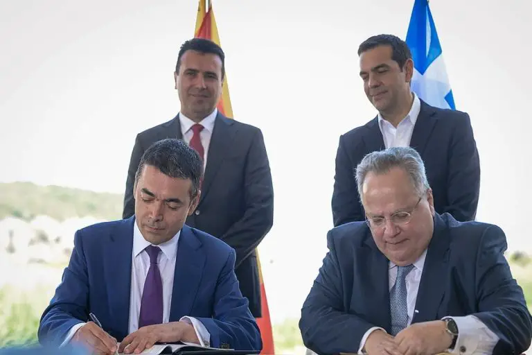 Podpisanie porozumienia Grecji i Macedonii.