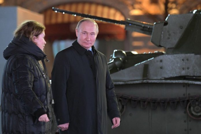 Władimir Putin i czołg.