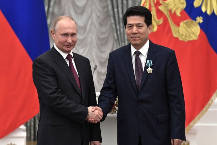 Władimir Putin oraz Li Hui.