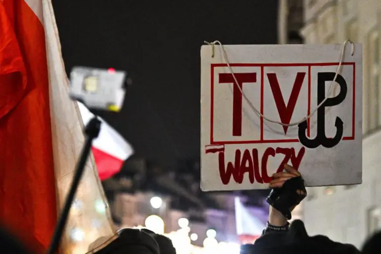 Protest przed Pałacem Prezydenckim w Warszawie.