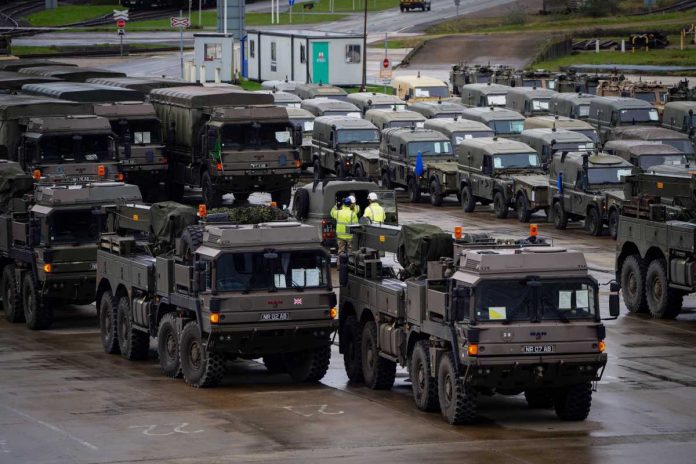 Brytyjska armia przerzuca sprzęt do Polski.