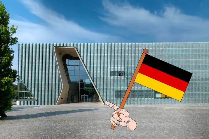 Muzeum POLIN i niemiecka flaga.