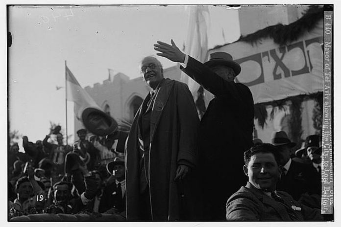 Lord Arthur James Balfour podczas wizyty w Tel Awiwie.