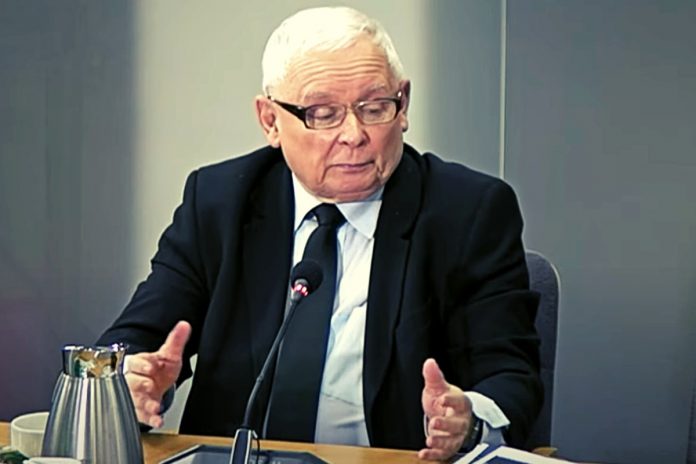 Jarosław Kaczyński zeznaje podczas posiedzenia komisji śledczej. Zdjęcie: YT (screen)