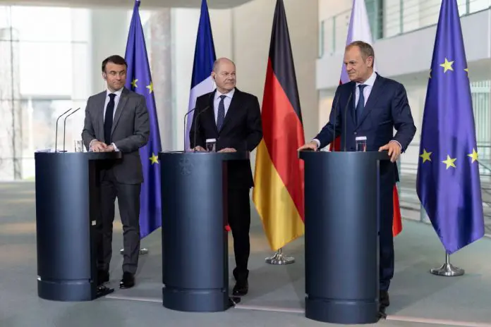 Emmanuel Macron, Olaf Scholz oraz Donald Tusk.