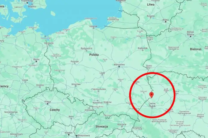 Mapa Polski z zaznaczonym punktem wejścia w polską przestrzęń powietrzną rosyjskiej rakiety. Obrazek ilustracyjny. Źródło: google maps