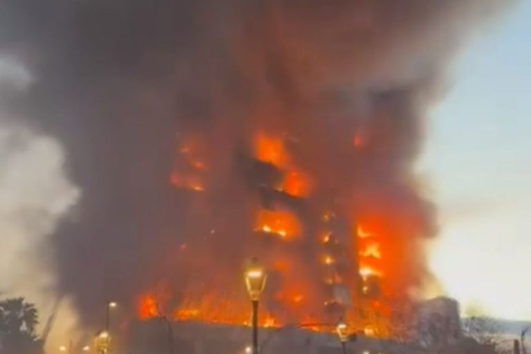 Pożar budynku mieszkalnego w Walencji.