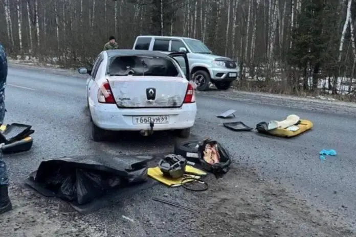 Podejrzani zamachowcy uciekali tym samochodem. Zostali zatrzymani w obwodzie briańskim. Foto: X