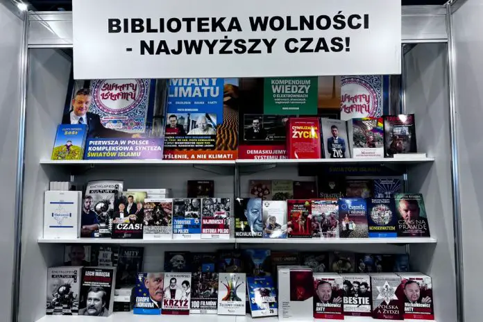 Stoisko Biblioteki Wolności na Targach Książki w Poznaniu.