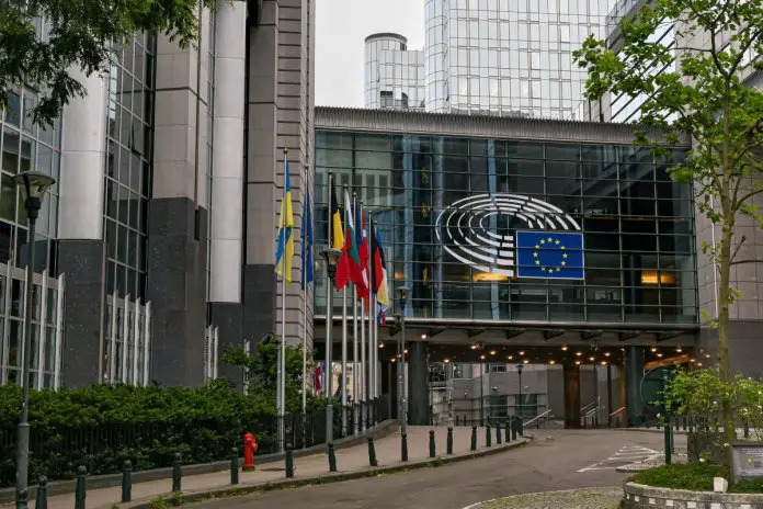 Budynek Parlamentu Europejskiego w Brukseli.