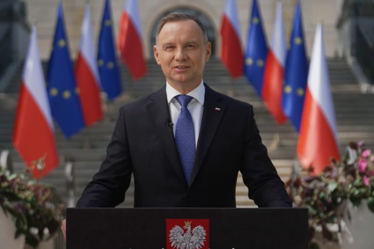 Prezydent Andrzej Duda wygłosił orędzie do narodu z okazji 20 rocznicy wstąpienia Polski do Unii Europejskiej. Foto: print screen YT