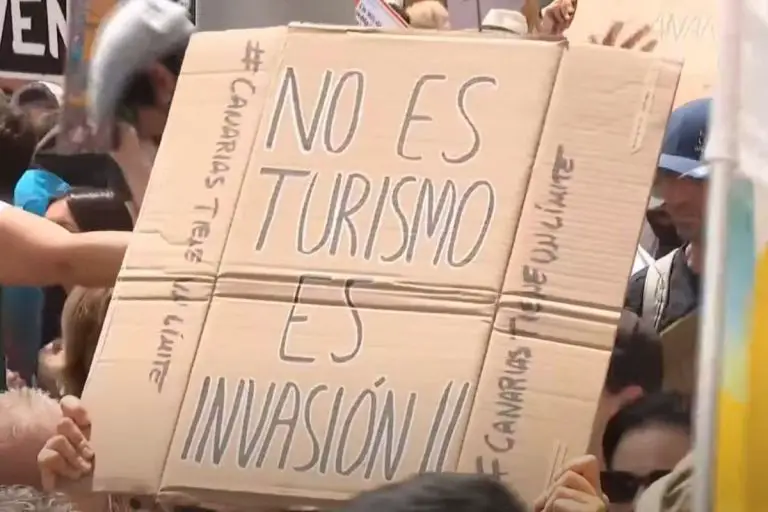 Kadr z protestu mieszkańców Wysp Kanaryjskich.