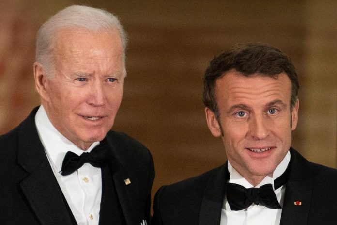 Joe Biden i Emmanuel Macron. Zdjęcie ilustracyjne. Foto: PAP/EPA
