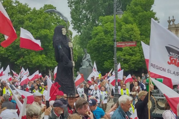 Protest przeciwko Zielonemu Ładowi w Warszawie.