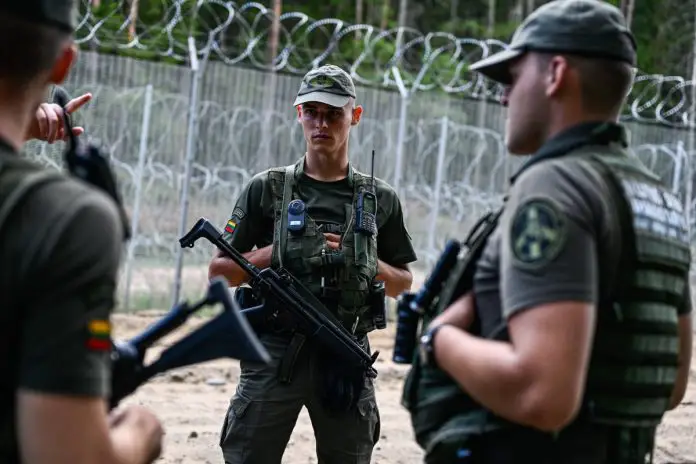 Litewscy pogranicznicy strzegący granicy.
