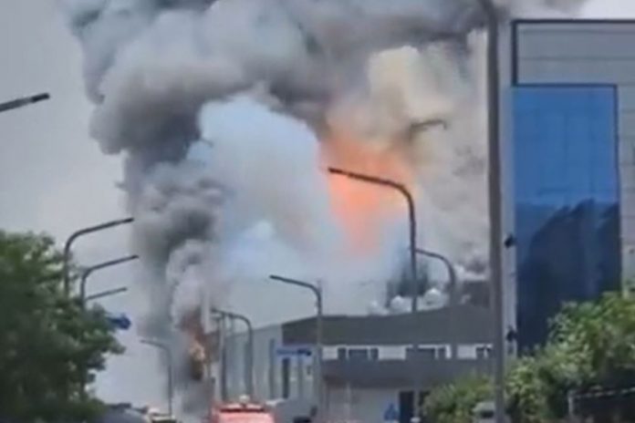 Pożar w fabryce akumulatorów w Korei Południowej.
