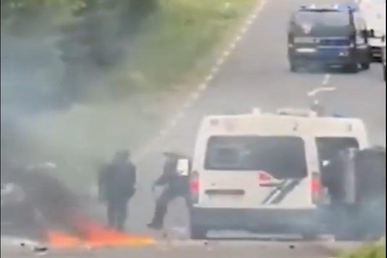 Bitwa lewaków z policją o autostradę [VIDEO]