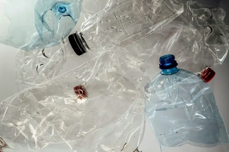 System kaucyjny, butelki plastikowe.