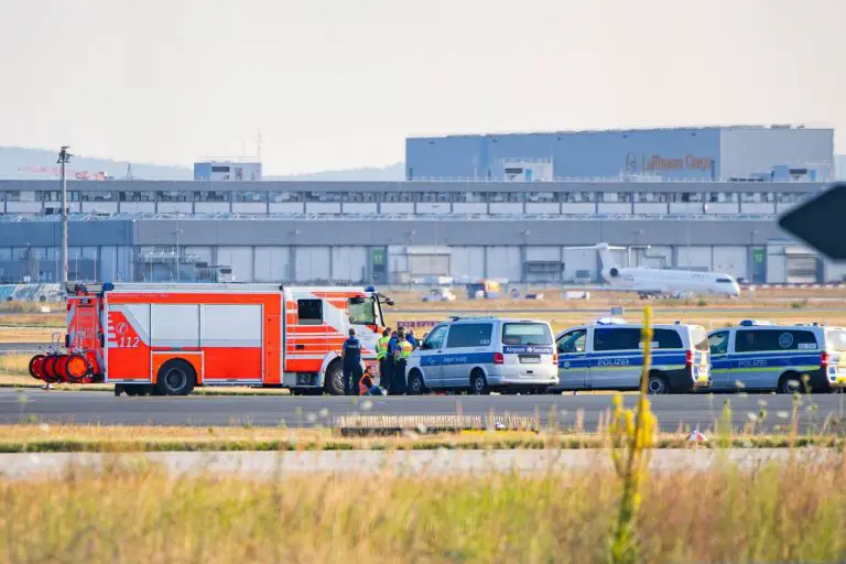 Aktywiści klimatyczni zablokowali lotnisko we Frankfurcie.