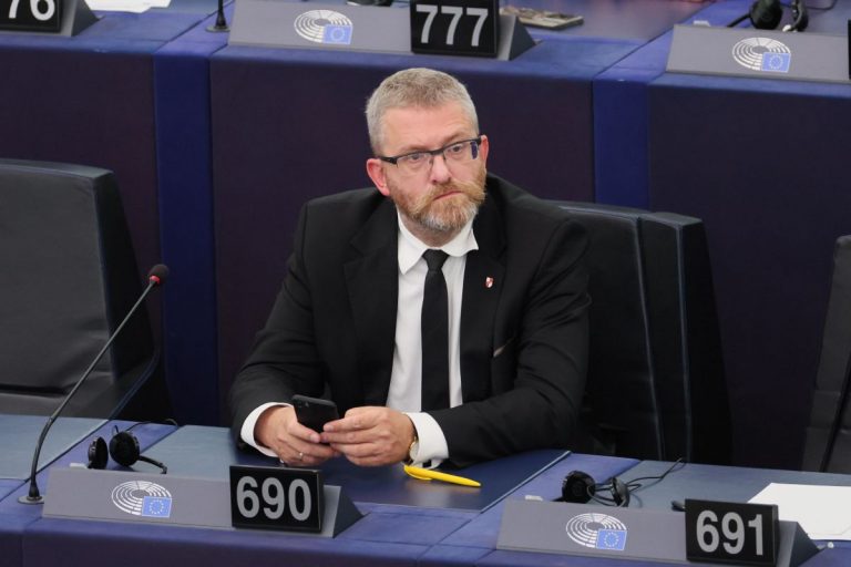 Grzegorz Braun w Parlamencie Europejskim.