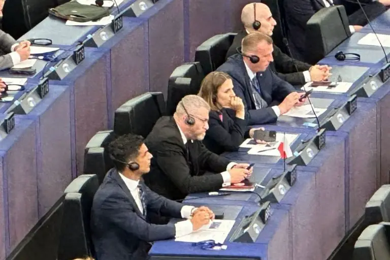 Grzegorz Braun w Parlamencie Europejskim.